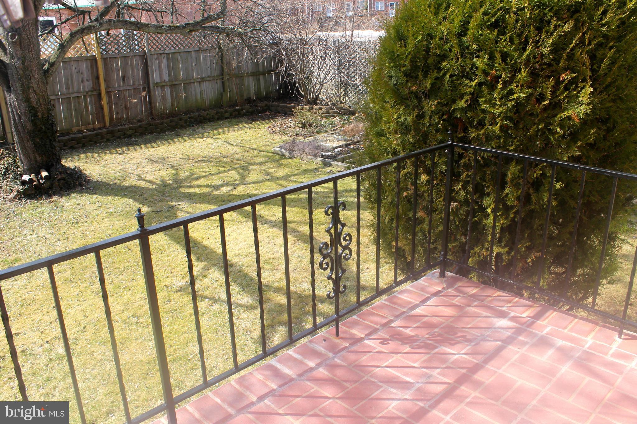 718 Charing Cross Road Baltimore, MD 21229 - Photo 29 of 30 Exterior (Rear)