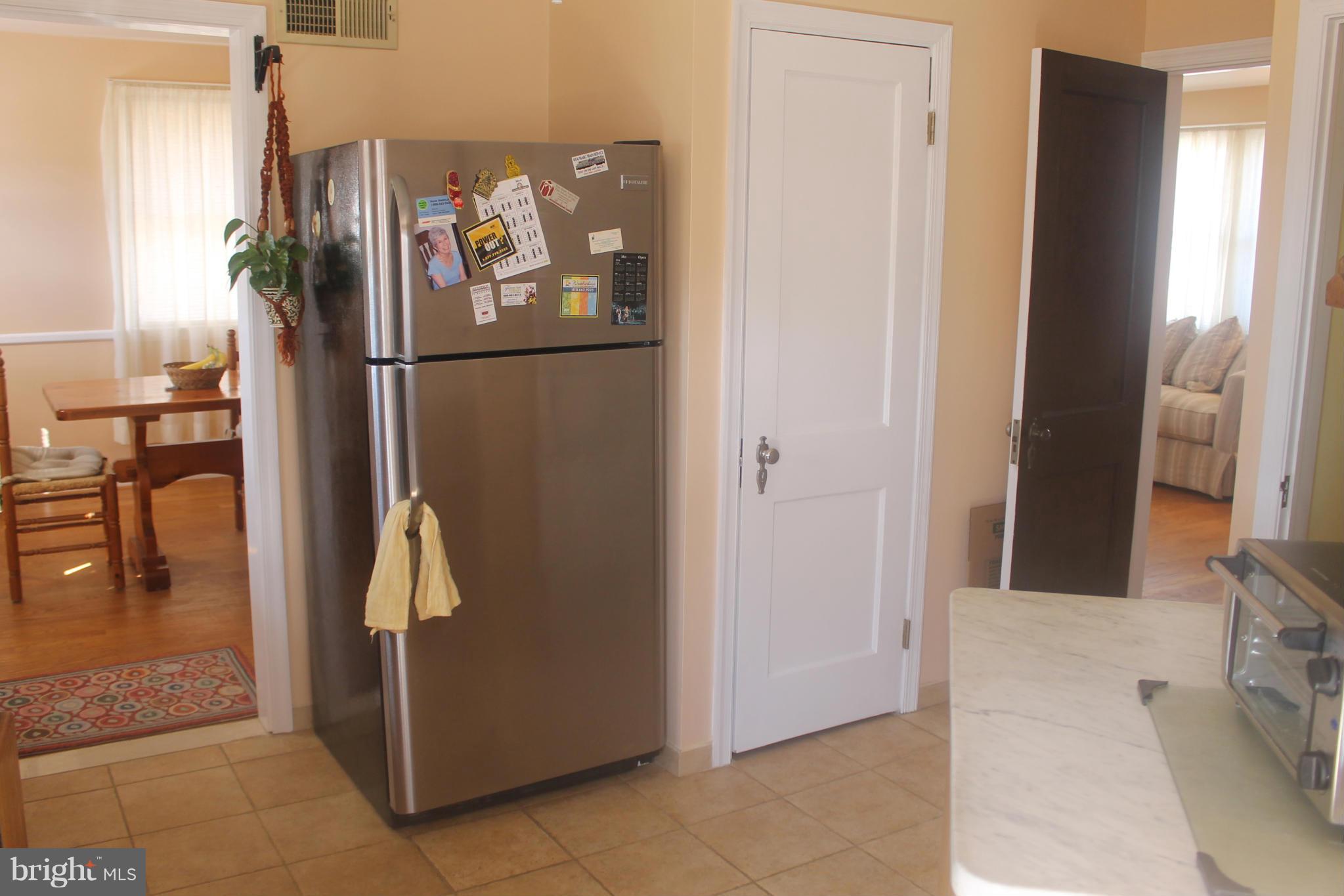 718 Charing Cross Road Baltimore, MD 21229 - Photo 7 of 30 Kitchen