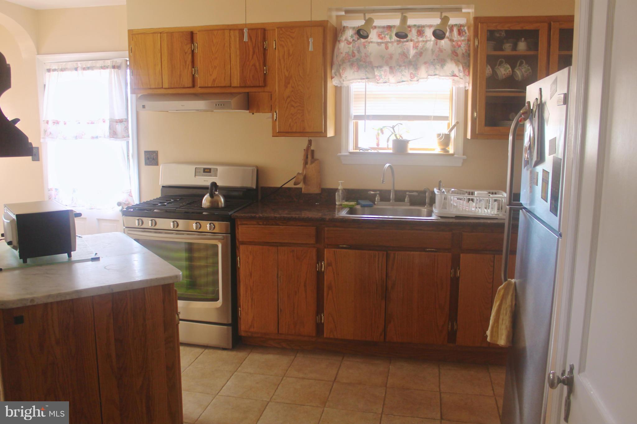 718 Charing Cross Road Baltimore, MD 21229 - Photo 8 of 30 Kitchen