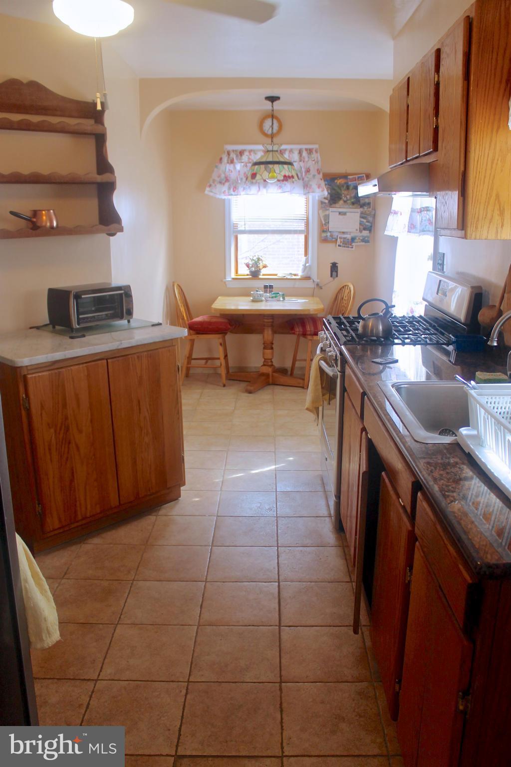 718 Charing Cross Road Baltimore, MD 21229 - Photo 9 of 30 Kitchen