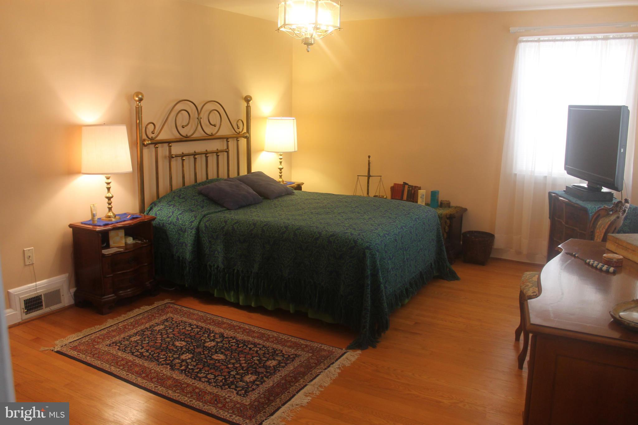 718 Charing Cross Road Baltimore, MD 21229 - Photo 10 of 30 Bedroom