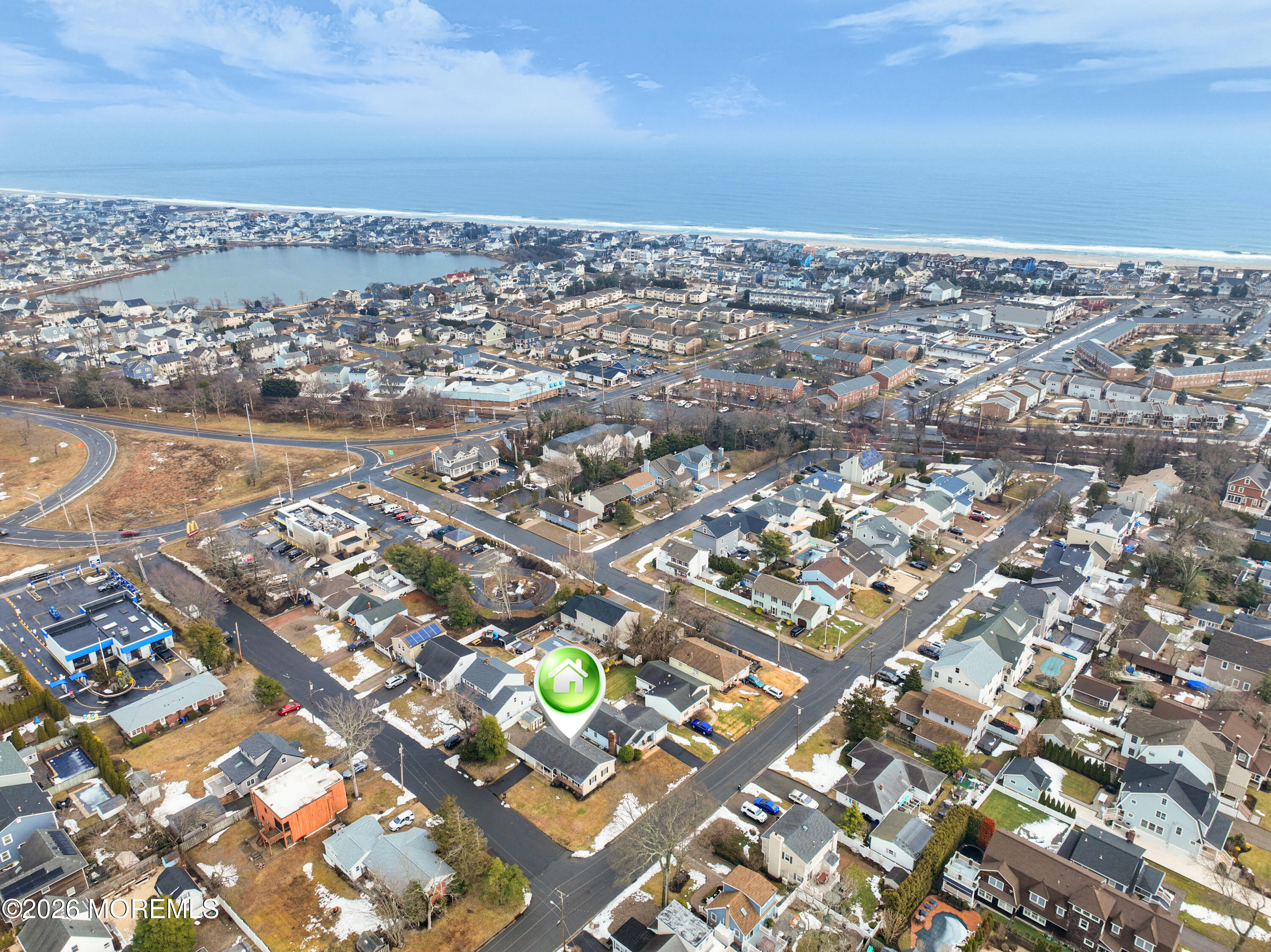 527 Delaware Avenue Point Pleasant, NJ 08742 - Photo 4 of 27 a view of a city