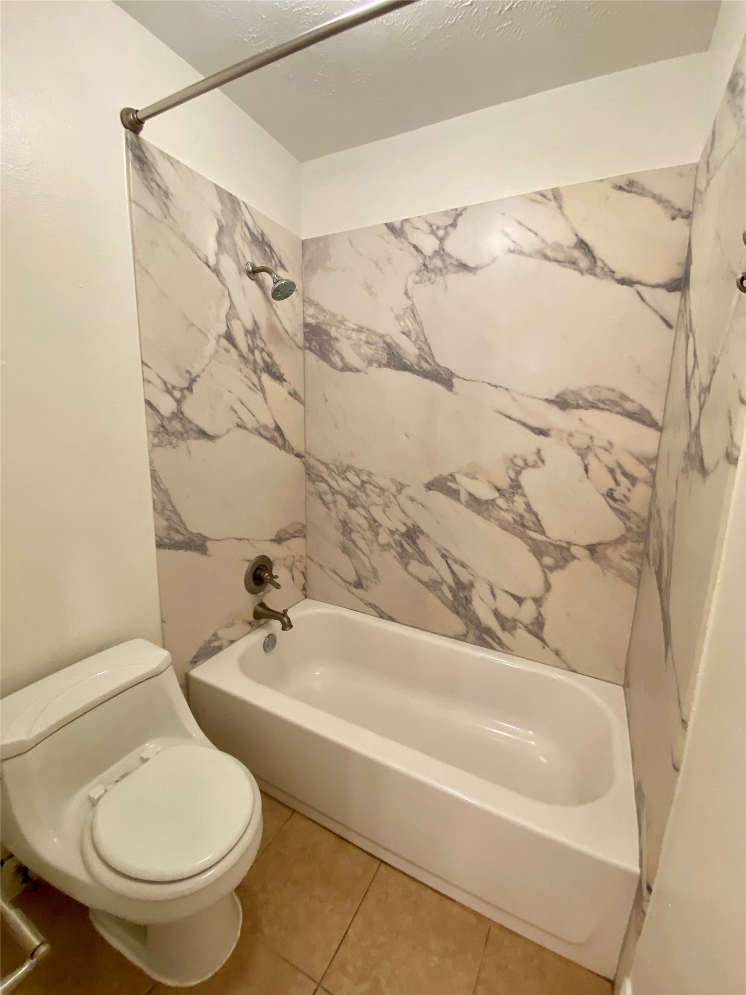 2 North Waxberry Road The Woodlands, TX 77381 - Photo 22 of 28 Bathroom 2