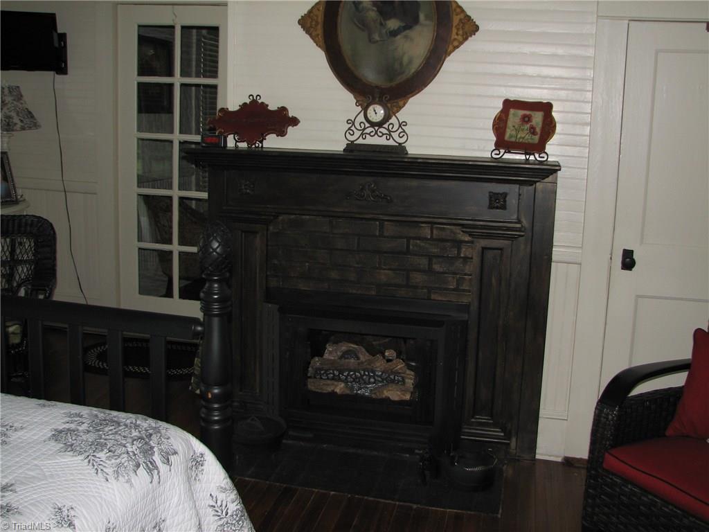 1186 Denton Road Denton, NC 27239 - Photo 19 of 30 Gas log FP in M BD