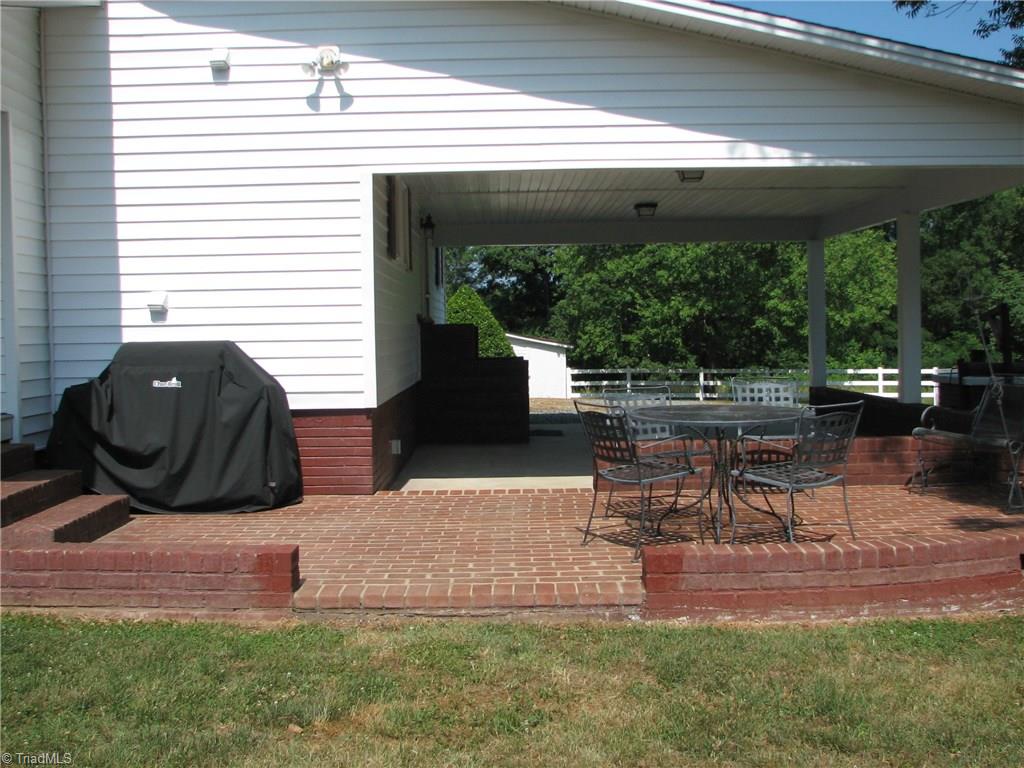 1186 Denton Road Denton, NC 27239 - Photo 6 of 30 Carport behind brick patio