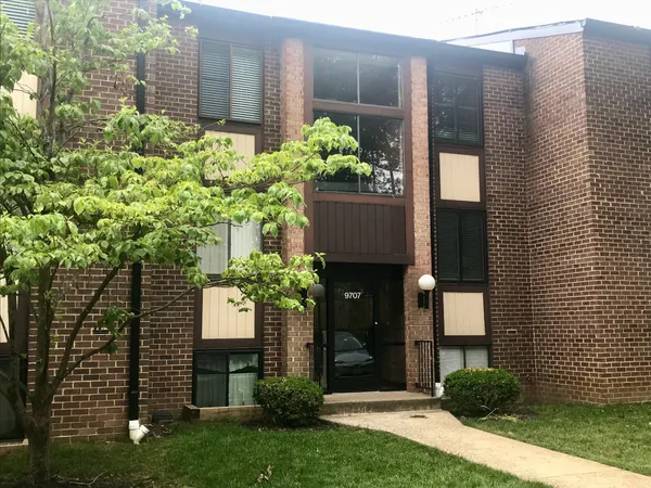 $2,399 | 9707 Kings Crown Court, Unit 201, Fairfax, VA 22031