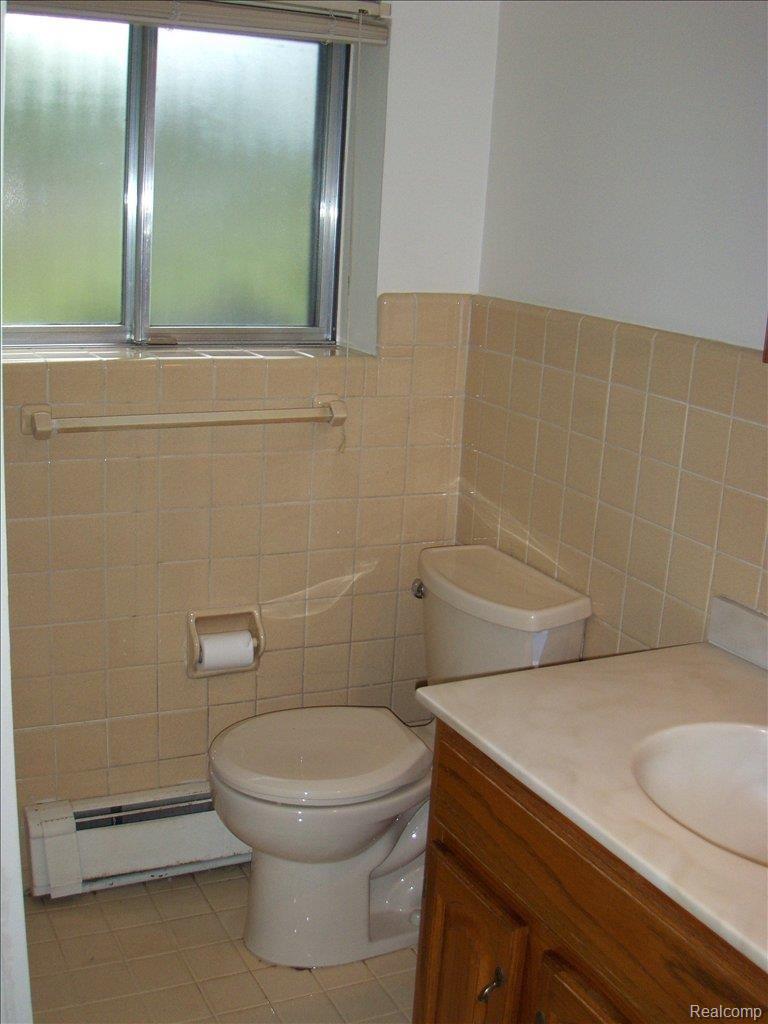 4098 Edmore Road Waterford, MI 48329 - Photo 16 of 17 Bath with Shower