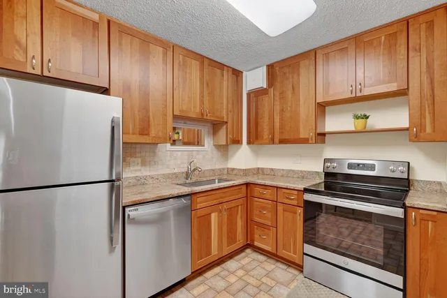 $234,900 | 15101 Interlachen Drive, Unit 1123, Silver Spring, MD 20906