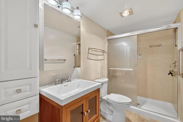 $234,900 | 15101 Interlachen Drive, Unit 1123, Silver Spring, MD 20906