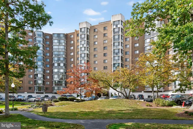 $234,900 | 15101 Interlachen Drive, Unit 1123, Silver Spring, MD 20906