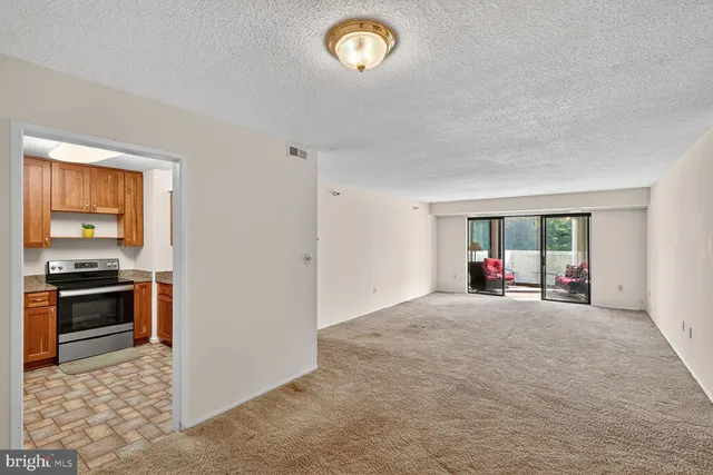 $234,900 | 15101 Interlachen Drive, Unit 1123, Silver Spring, MD 20906