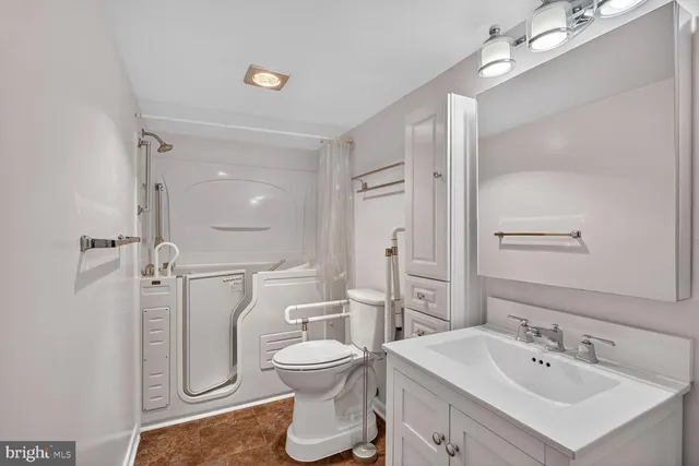 $234,900 | 15101 Interlachen Drive, Unit 1123, Silver Spring, MD 20906