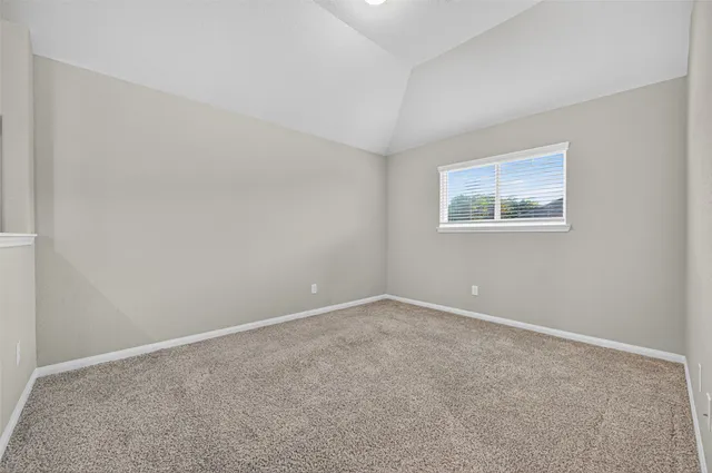 an empty room with an entryway and empty room
