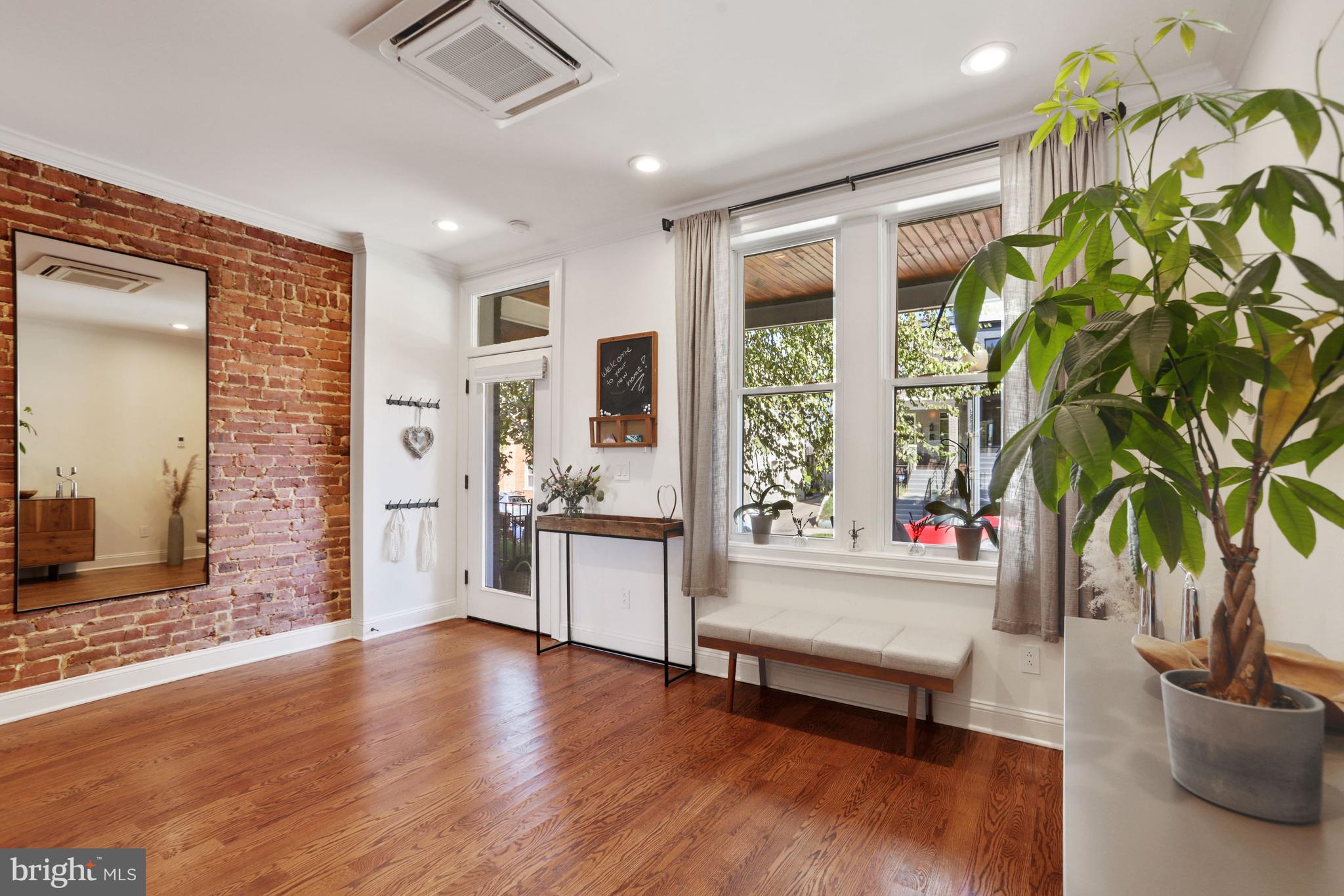 1215 Oates Street Northeast Washington, DC 20002 - Photo 5 of 44 Foyer/Living Room