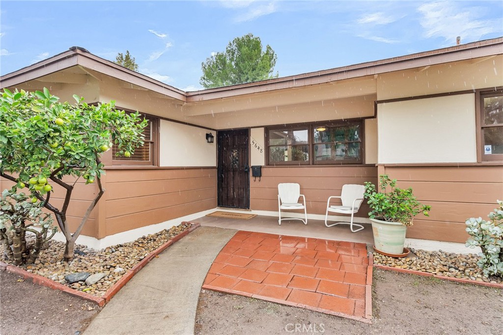 5648 Laredo Road Riverside, CA 92506 - Photo 4 of 37