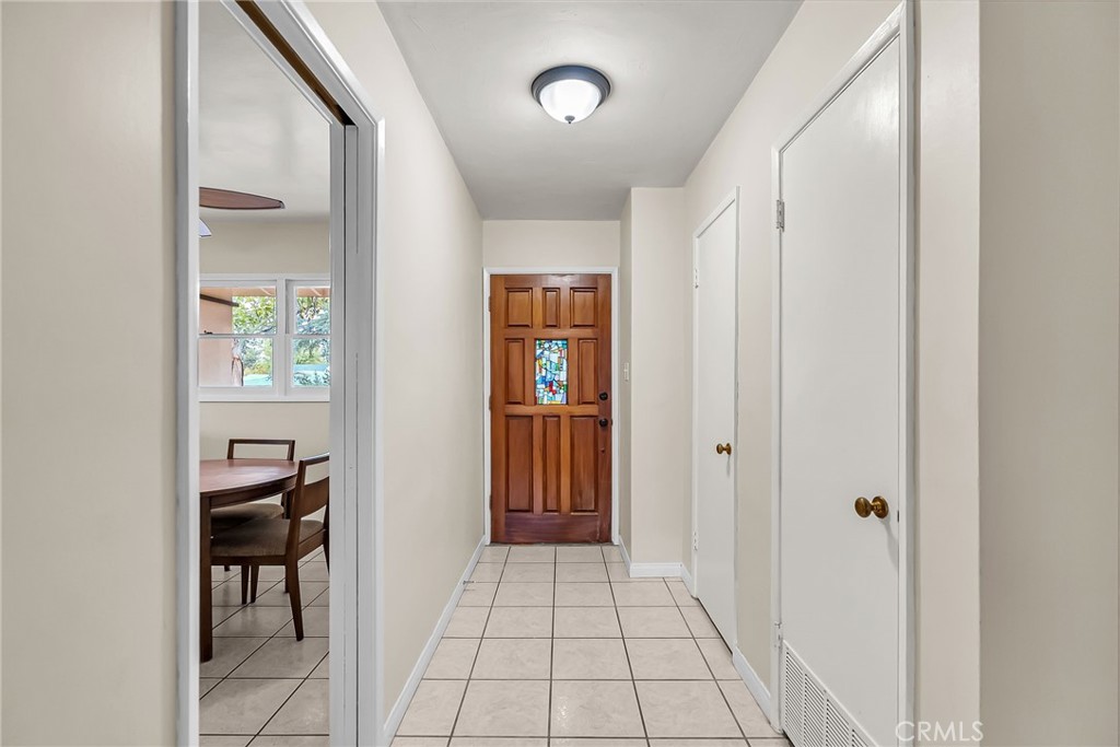 5648 Laredo Road Riverside, CA 92506 - Photo 5 of 37