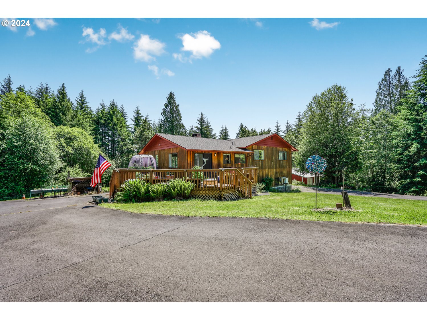 295 McAdams Road East Longview, WA 98632 - Photo 1 of 34 a front view of a house with a yard and garage