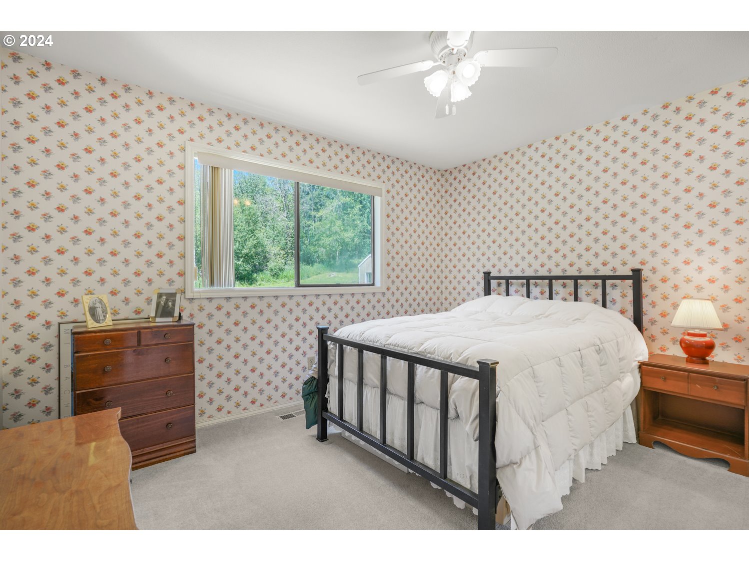 295 McAdams Road East Longview, WA 98632 - Photo 13 of 34 a bedroom with a bed and a chandelier