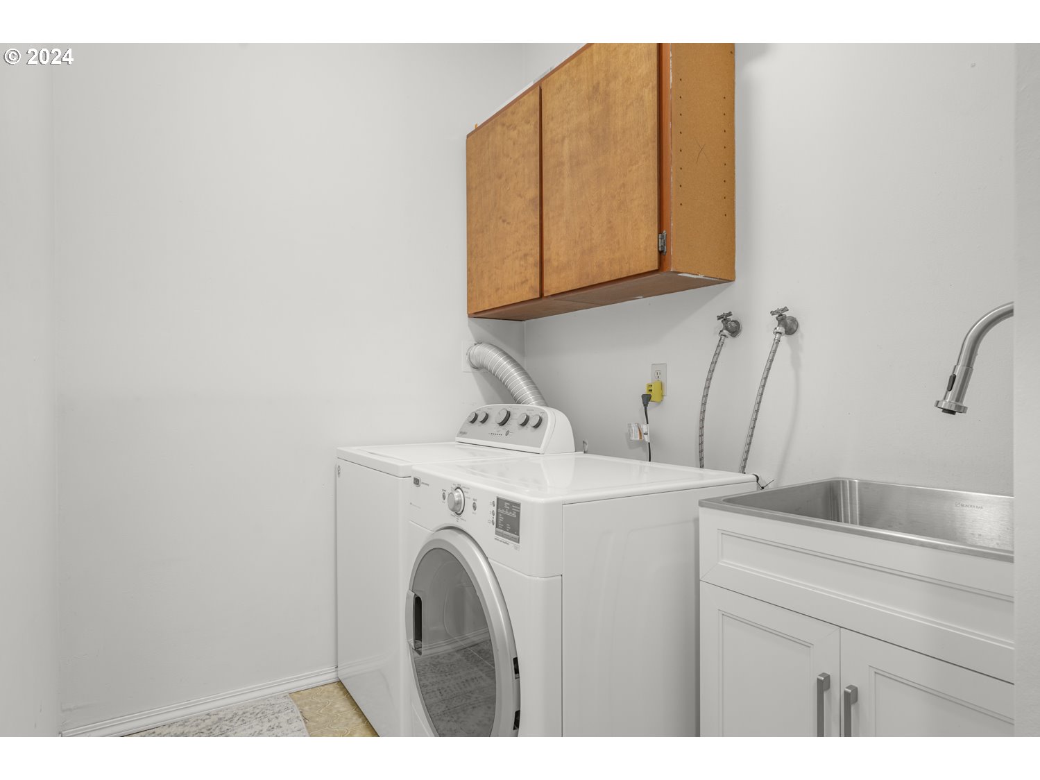 295 McAdams Road East Longview, WA 98632 - Photo 21 of 34 a utility room with dryer and washer