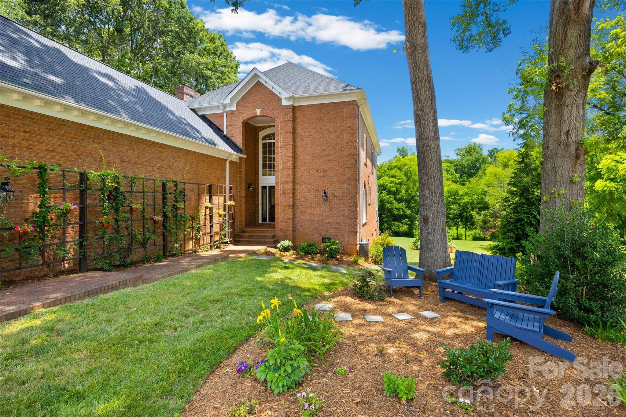 636 Landsdowne Court Fort Mill, SC 29708 - Photo 2 of 48 a house view with a garden space