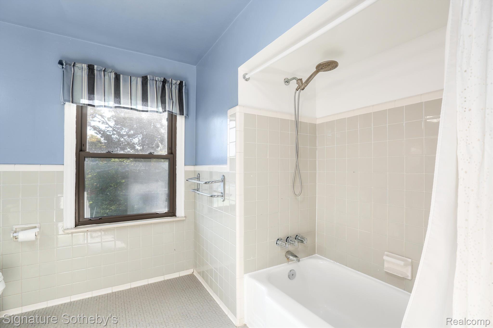 408 Roland Court Grosse Pointe, MI 48236 - Photo 16 of 29 Gallery Image 16