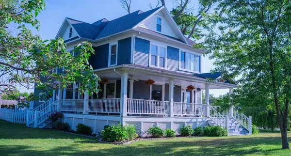 $399,900 | 7884 Red Arrow Highway, Watervliet, MI 49098