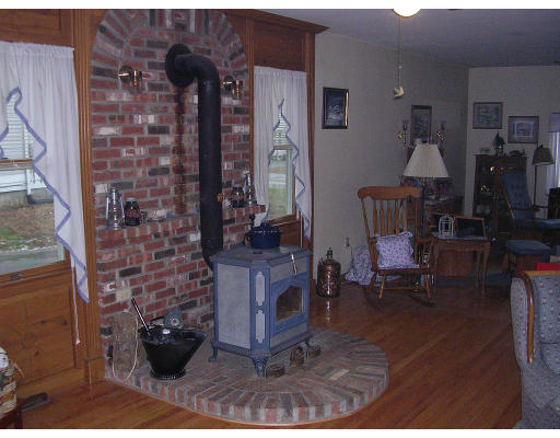 166 Thompson Road Webster, MA 01570 - Photo 4 of 5 Gallery Image 4