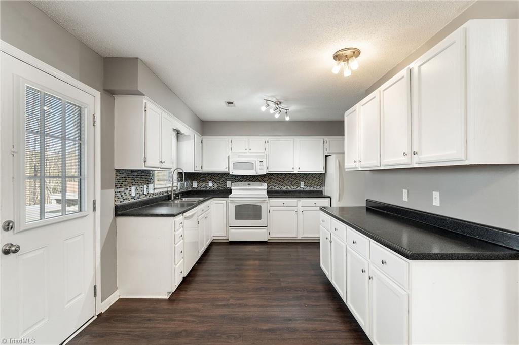 6018 Dawn Ridge Trail Greensboro, NC 27410 - Photo 11 of 37