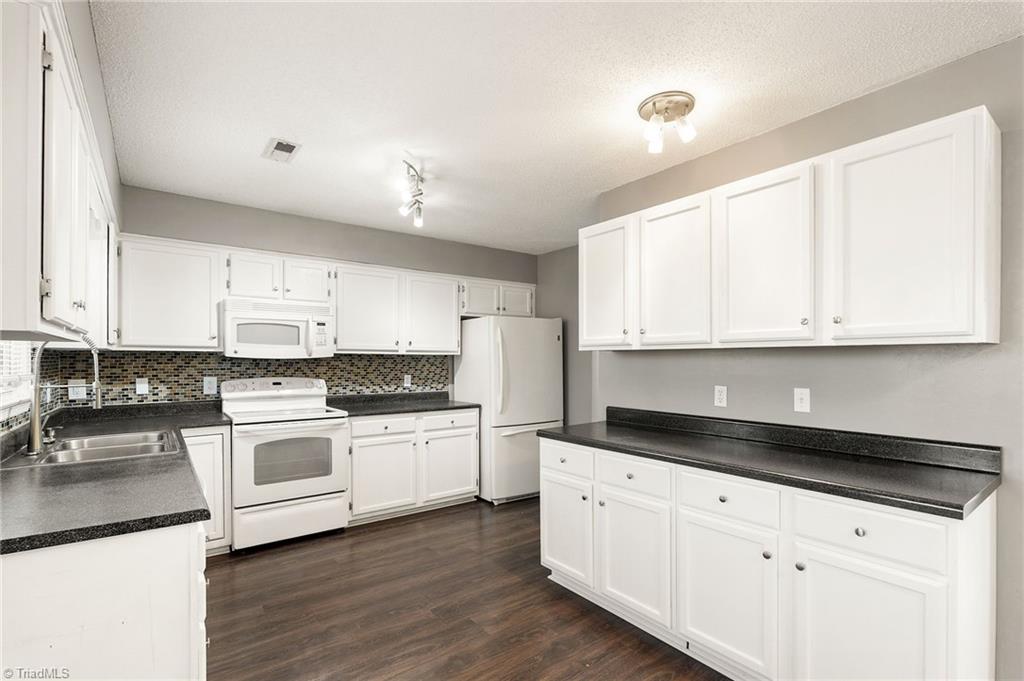 6018 Dawn Ridge Trail Greensboro, NC 27410 - Photo 12 of 37