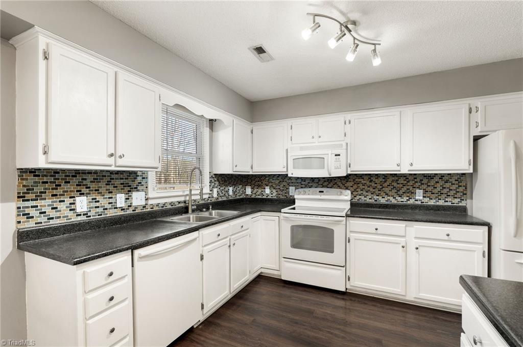 6018 Dawn Ridge Trail Greensboro, NC 27410 - Photo 13 of 37