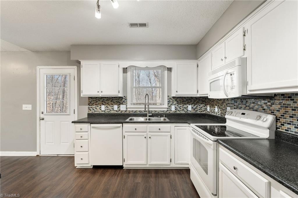 6018 Dawn Ridge Trail Greensboro, NC 27410 - Photo 14 of 37