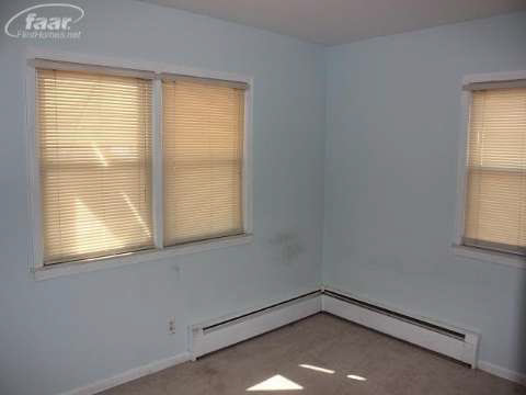 6084 Corunna Road Flint, MI 48532 - Photo 9 of 29 20352234-8.JPG