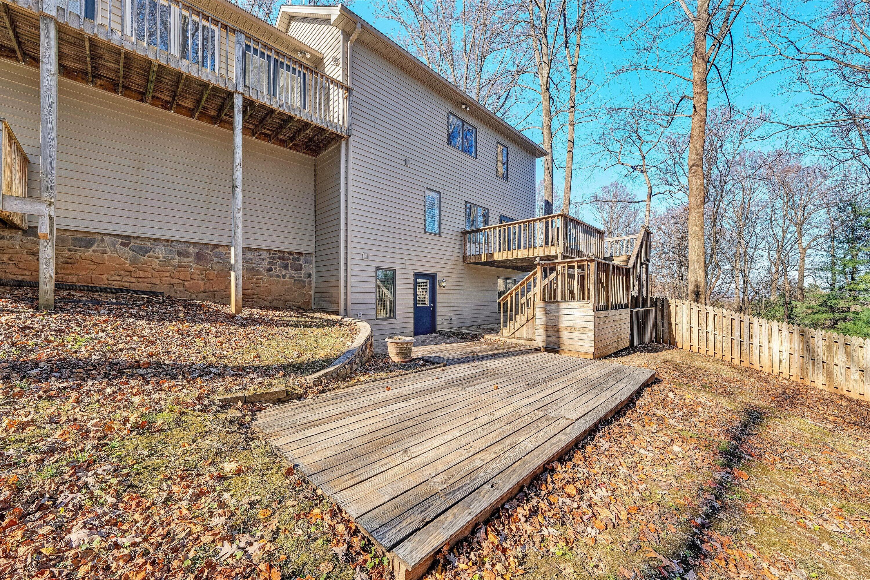 36 York Street Roanoke, VA 24019 - Photo 58 of 90 a view of a house with a wooden fence