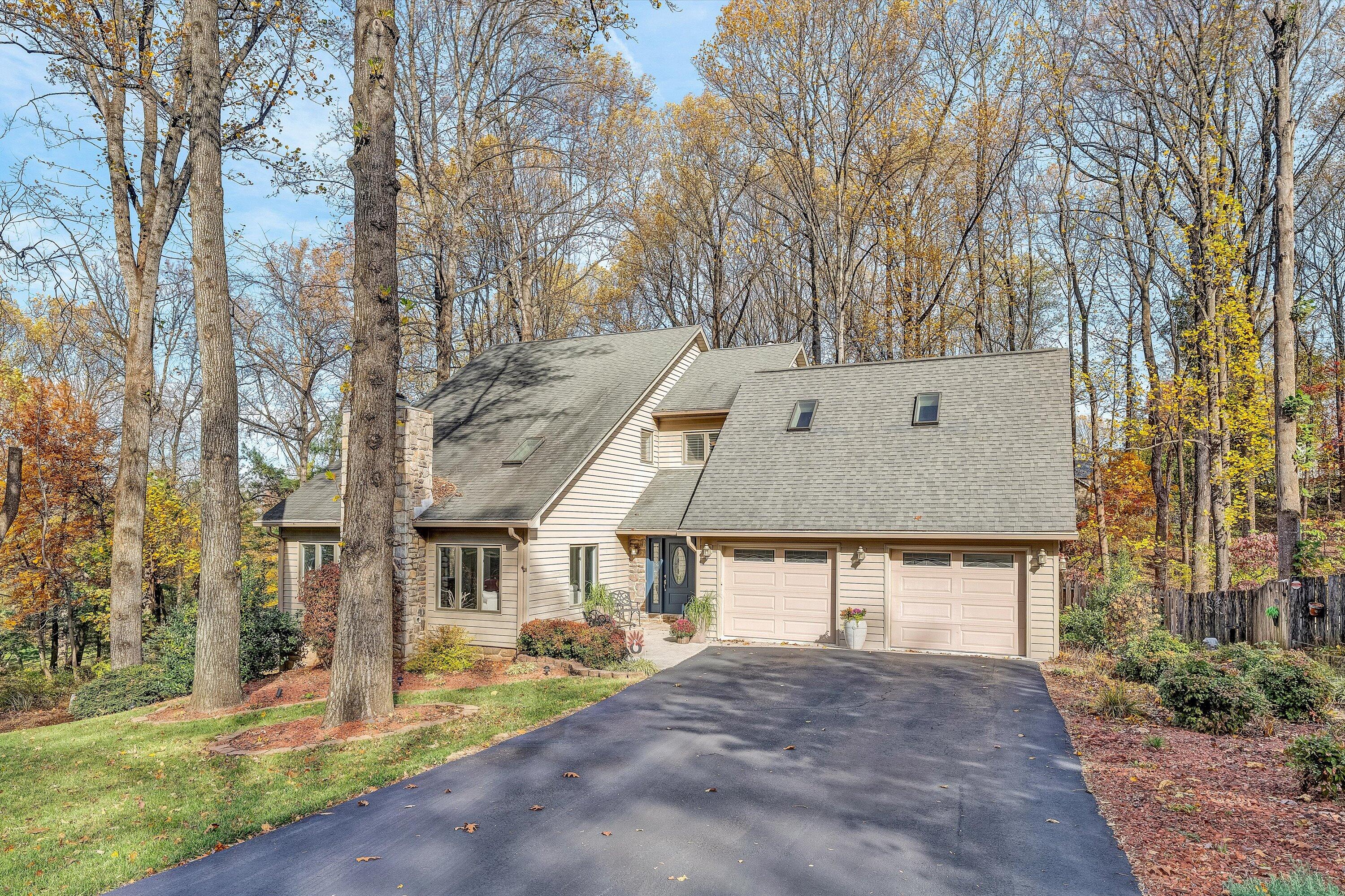 36 York Street Roanoke, VA 24019 - Photo 69 of 90 a view of a house with a yard and large tree