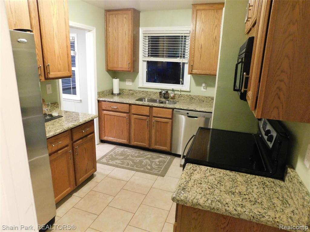 415 South Campbell Road Royal Oak, MI 48067 - Photo 7 of 38