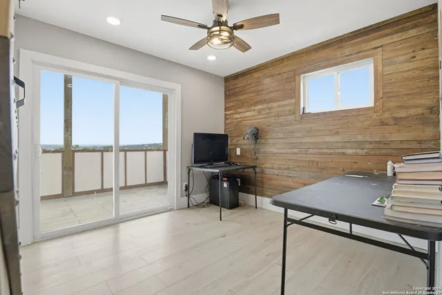 a view of a livingroom with furniture