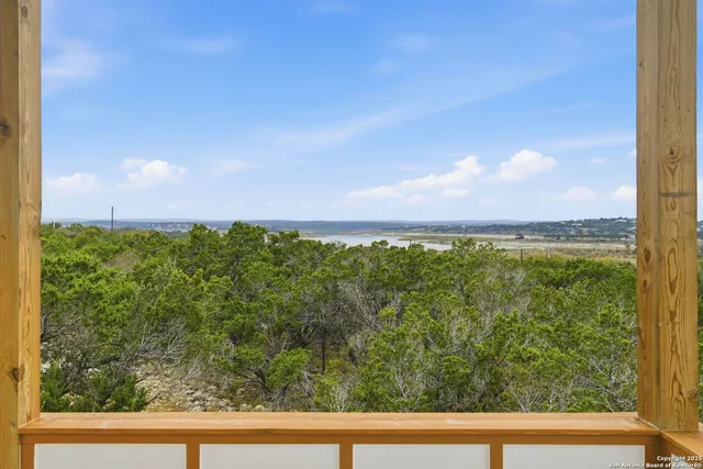 $1,750 | 1571 Lakeshore Drive, Canyon Lake, TX 78133