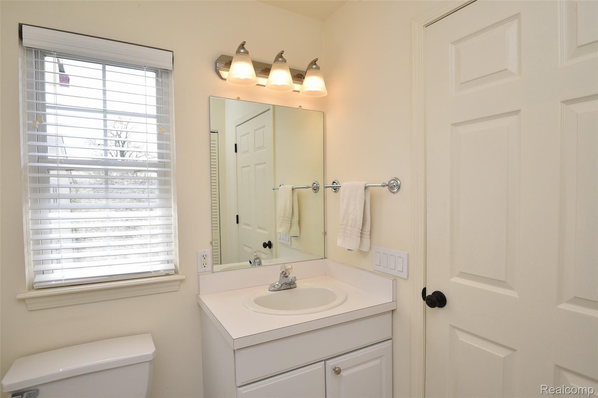 2672 Crooks Road, Unit 4 Royal Oak, MI 48073 - Photo 19 of 25 Master bath