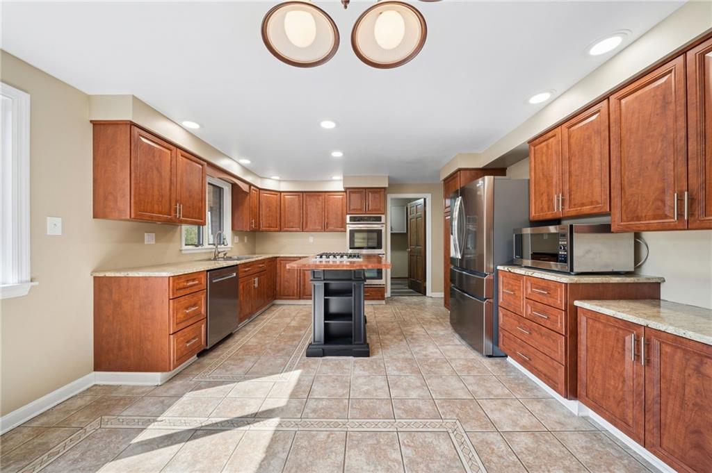 153 Oakwood Road Canonsburg, PA 15317 - Photo 12 of 40