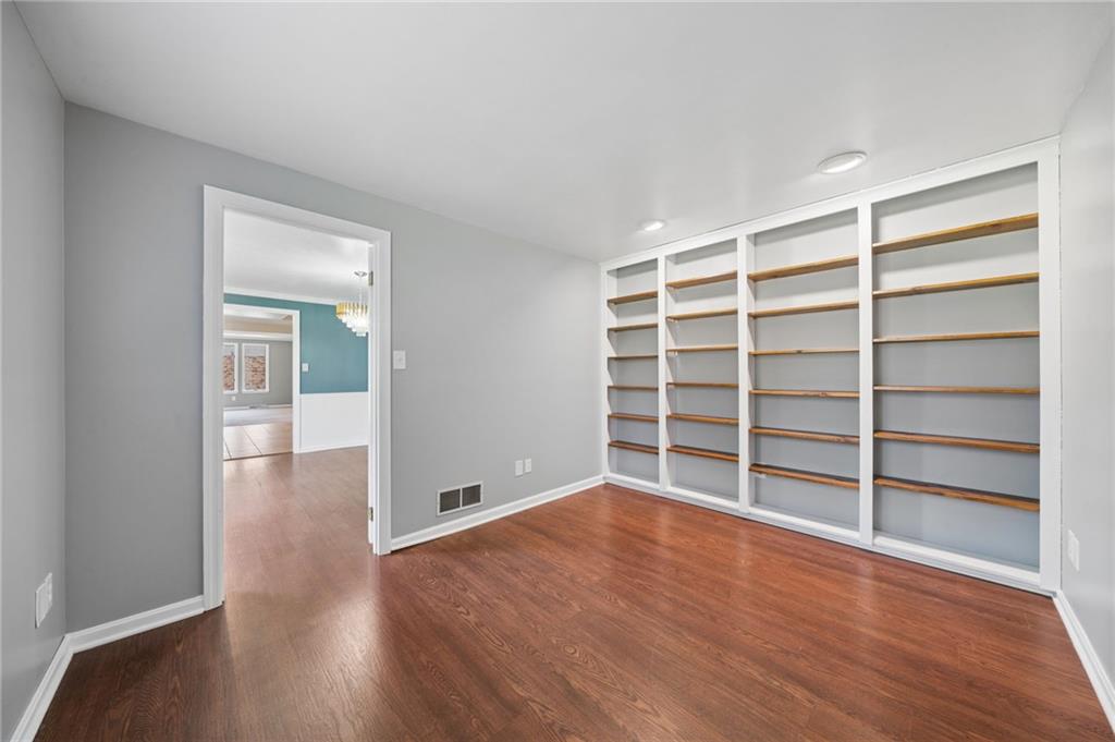 153 Oakwood Road Canonsburg, PA 15317 - Photo 6 of 40