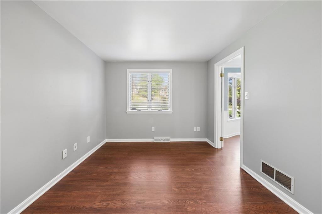 153 Oakwood Road Canonsburg, PA 15317 - Photo 7 of 40