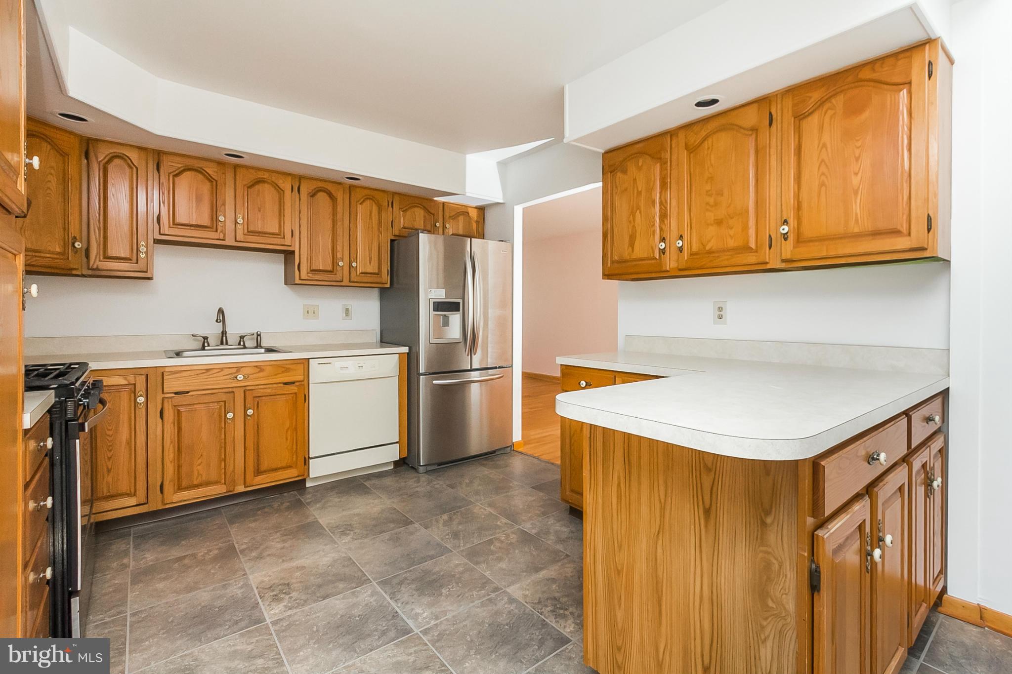 4241 4 Mills Road Baltimore, MD 21236 - Photo 8 of 25 a utility room with cabinets washer and dryer