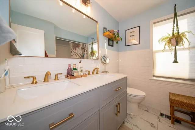 $325,000 | 1102 East Jefferson Street, Franklin, IN 46131