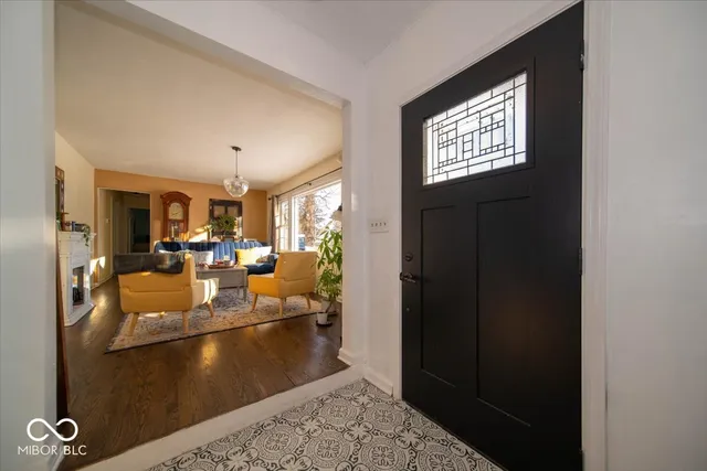 $325,000 | 1102 East Jefferson Street, Franklin, IN 46131