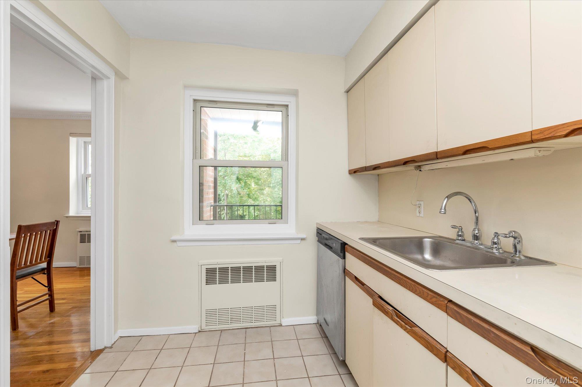 30 Pearsall Avenue, Unit 2F Glen Cove, NY 11542 - Photo 13 of 25 Walk through Kitchen with window