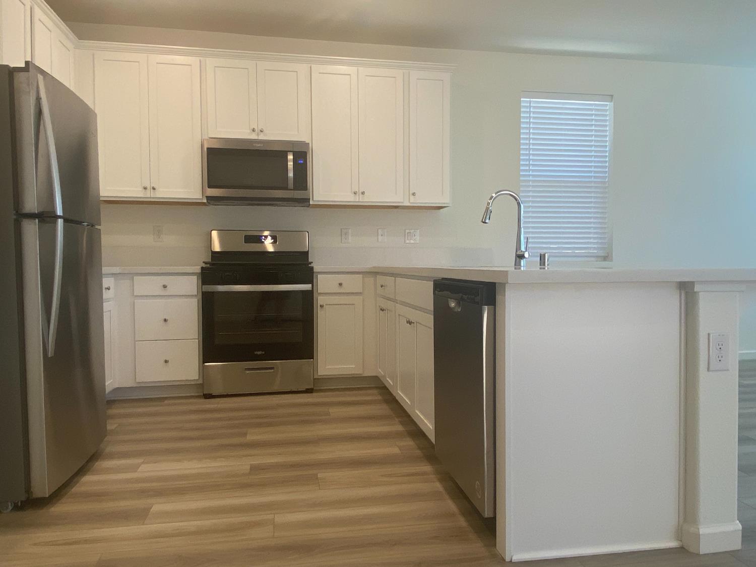 564 Spalding Way Lathrop, CA 95330 - Photo 6 of 28 Gallery Image 6