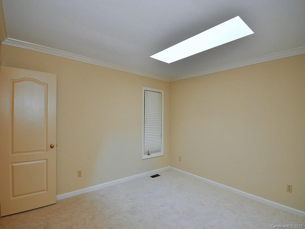 925 Kanuga Road, Unit 925 Hendersonville, NC 28739 - Photo 12 of 14 Gallery Image 12