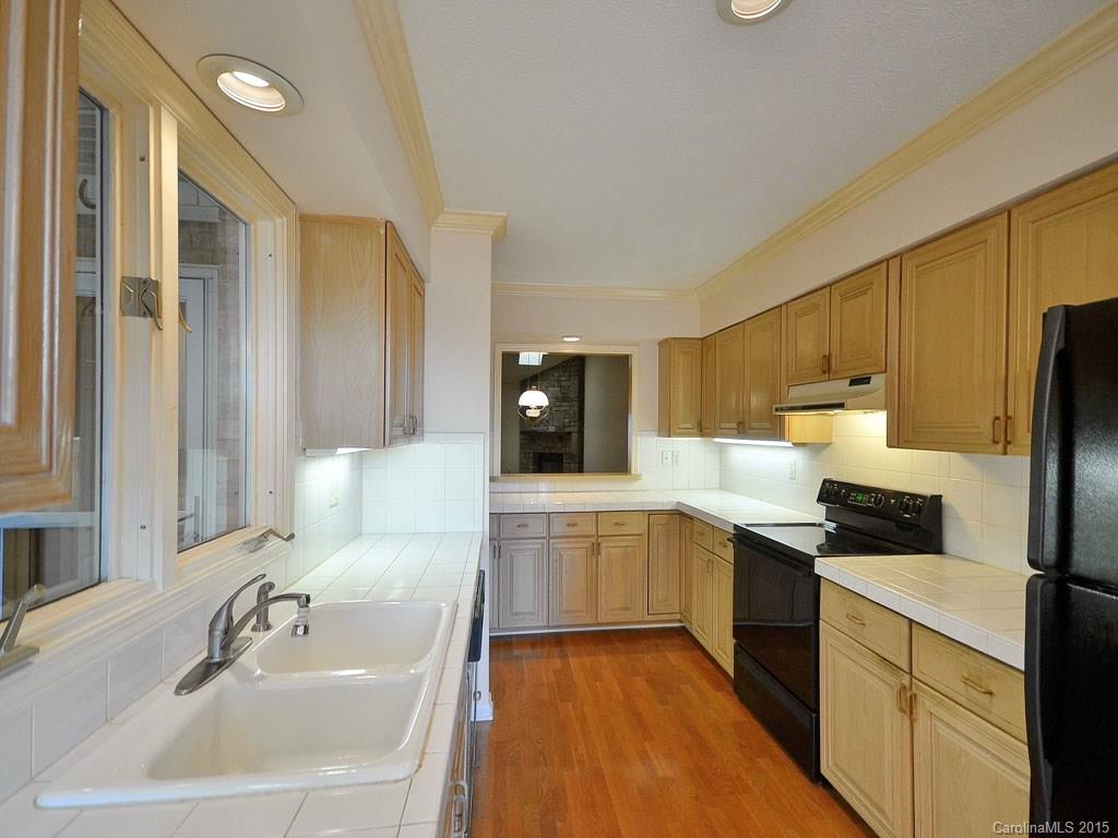 925 Kanuga Road, Unit 925 Hendersonville, NC 28739 - Photo 7 of 14 Gallery Image 7