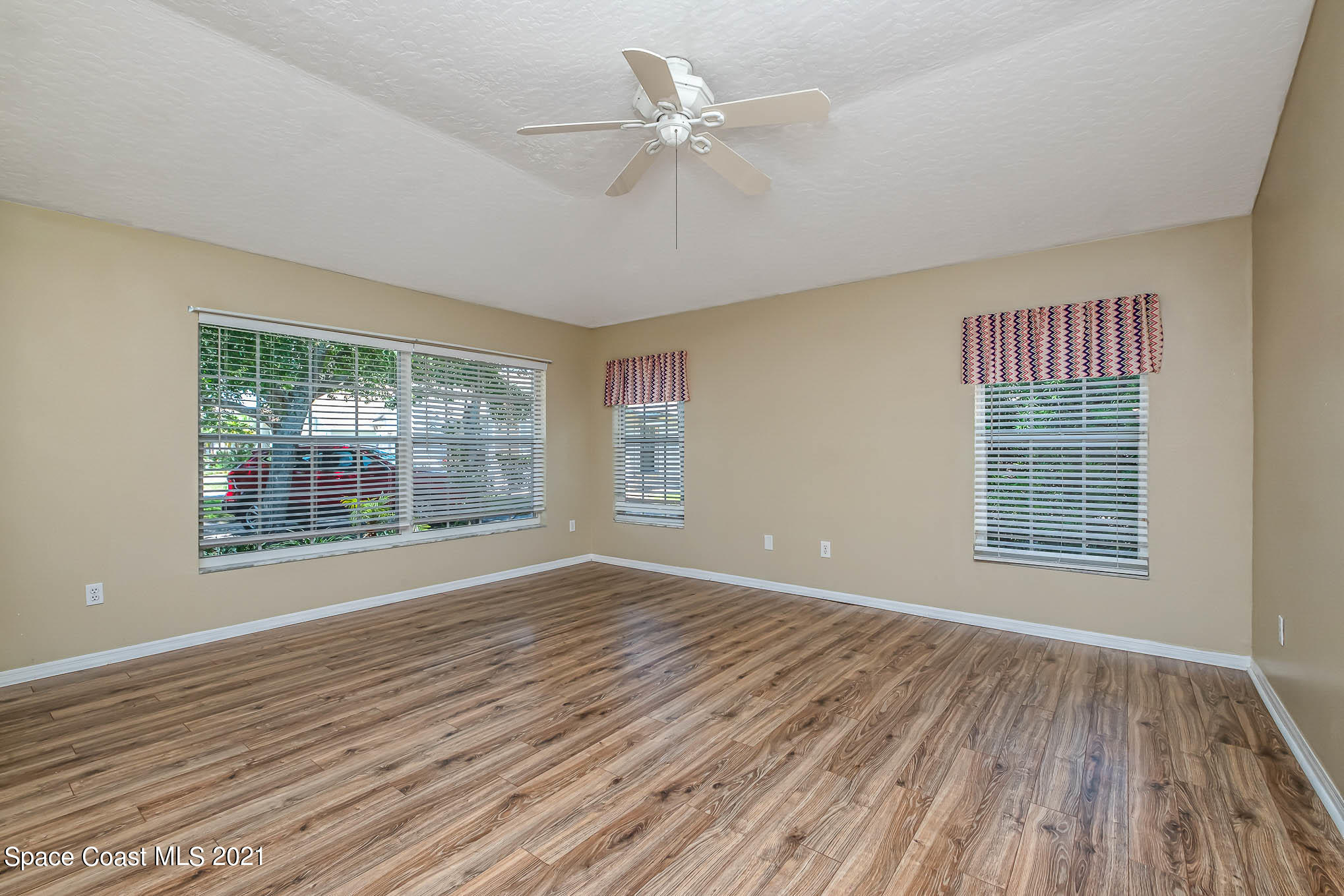 1634 Rustic Way Melbourne, FL 32935 - Photo 4 of 34 Living Room