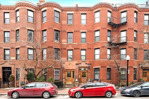 $929,000 | 11 Albemarle Street, Unit 3, Boston, MA 02115